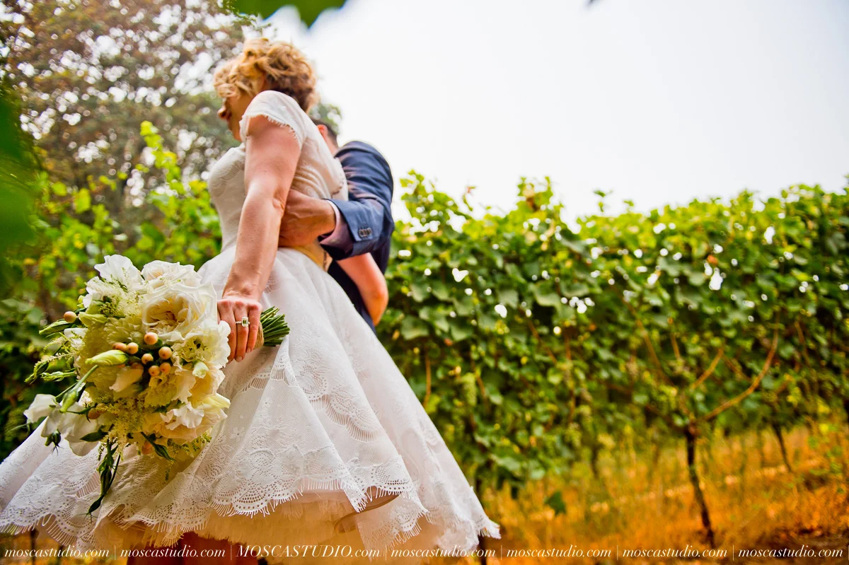 00155-MoscaStudio-Red-Ridge-Farms-Oregon-Wedding-Photography-20150822-SOCIALMEDIA.jpg