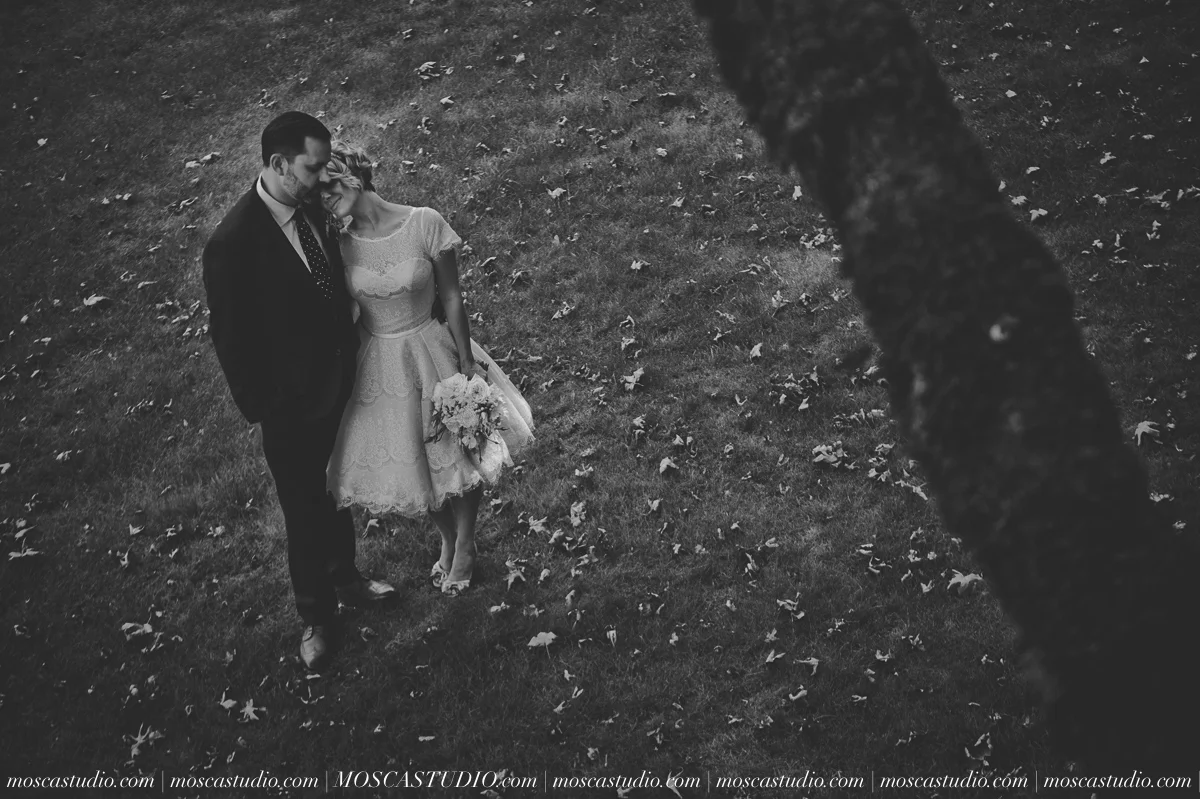 00157-MoscaStudio-Red-Ridge-Farms-Oregon-Wedding-Photography-20150822-SOCIALMEDIA.jpg