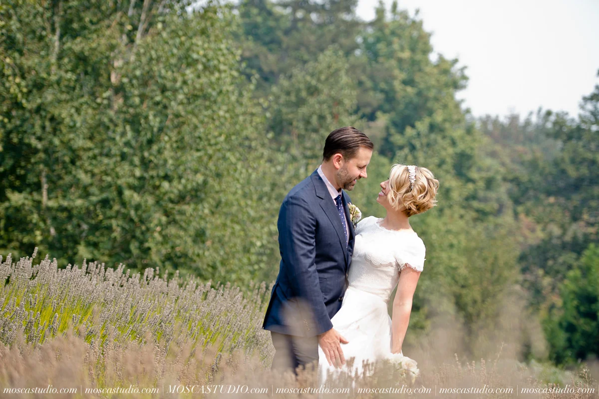 00169-MoscaStudio-Red-Ridge-Farms-Oregon-Wedding-Photography-20150822-SOCIALMEDIA.jpg