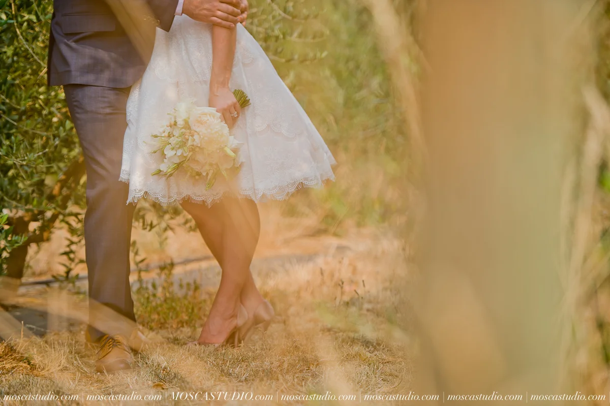 00166-MoscaStudio-Red-Ridge-Farms-Oregon-Wedding-Photography-20150822-SOCIALMEDIA.jpg