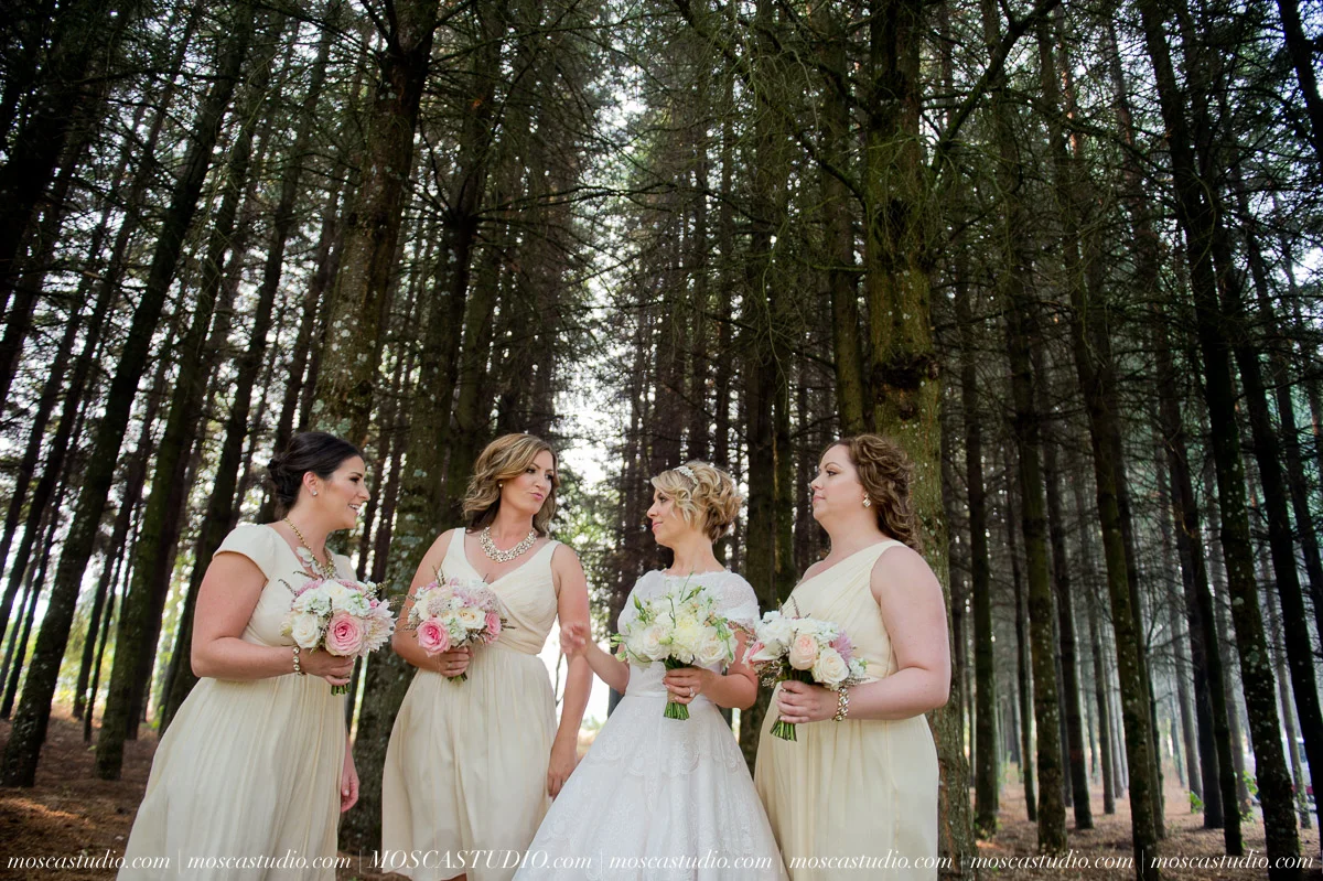 00186-MoscaStudio-Red-Ridge-Farms-Oregon-Wedding-Photography-20150822-SOCIALMEDIA.jpg