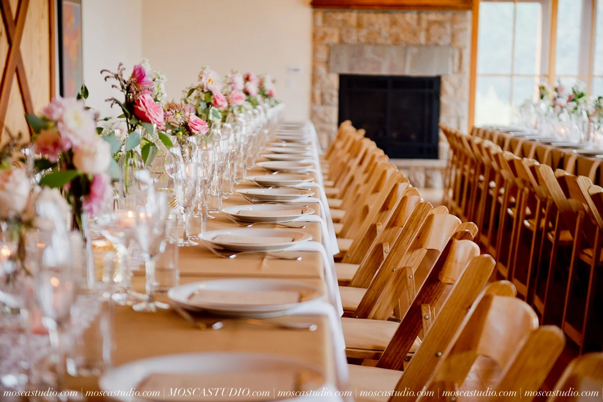 00259-MoscaStudio-Red-Ridge-Farms-Oregon-Wedding-Photography-20150822-SOCIALMEDIA.jpg