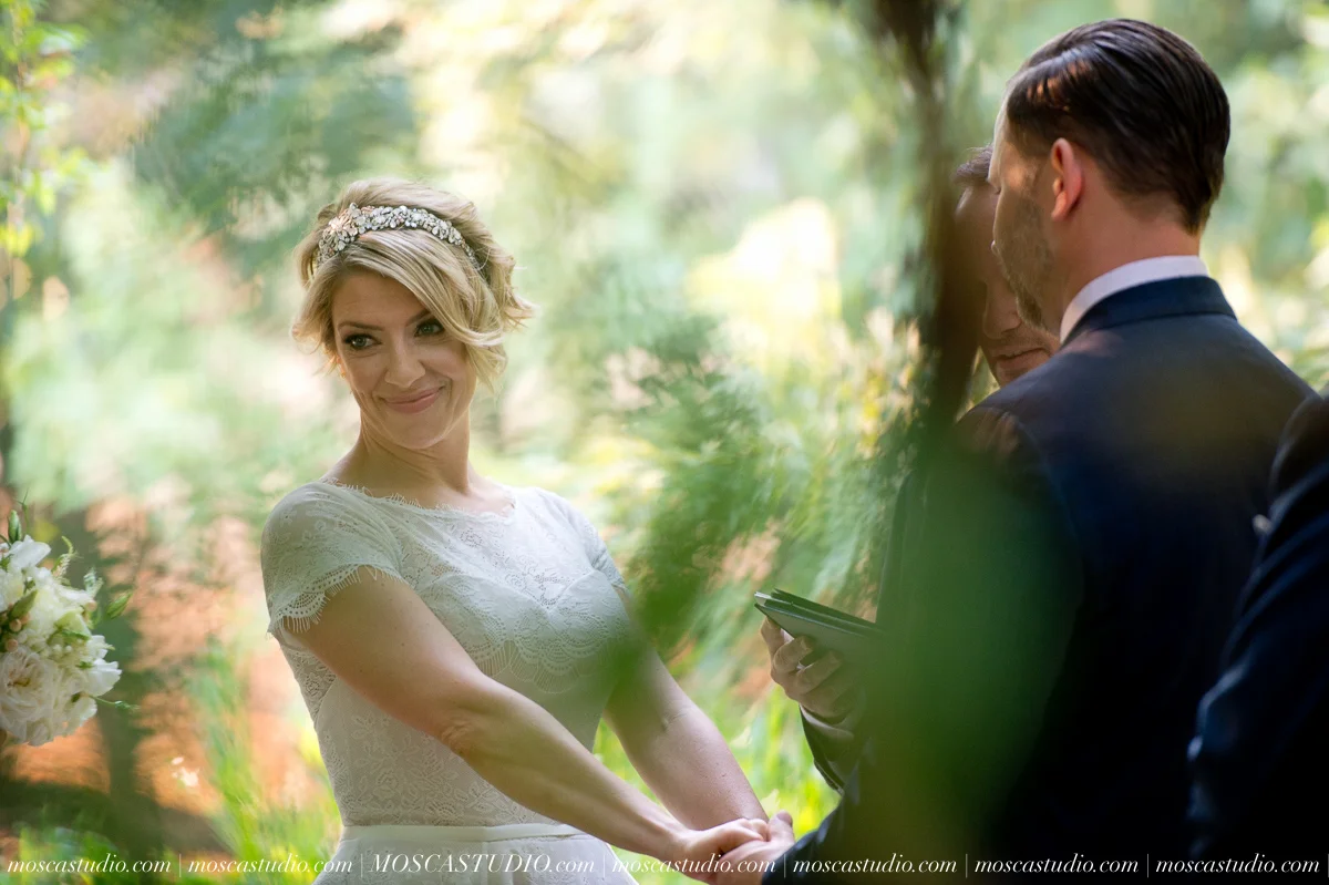 00291-MoscaStudio-Red-Ridge-Farms-Oregon-Wedding-Photography-20150822-SOCIALMEDIA.jpg