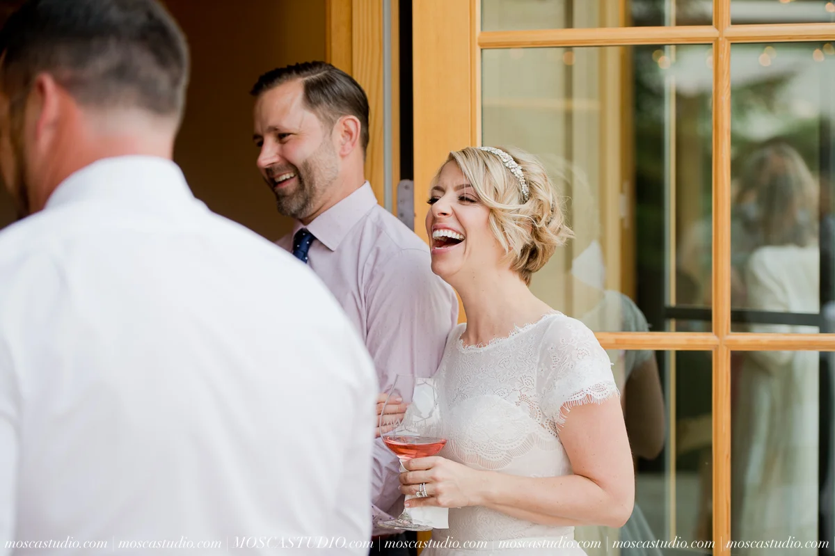 00343-MoscaStudio-Red-Ridge-Farms-Oregon-Wedding-Photography-20150822-SOCIALMEDIA.jpg