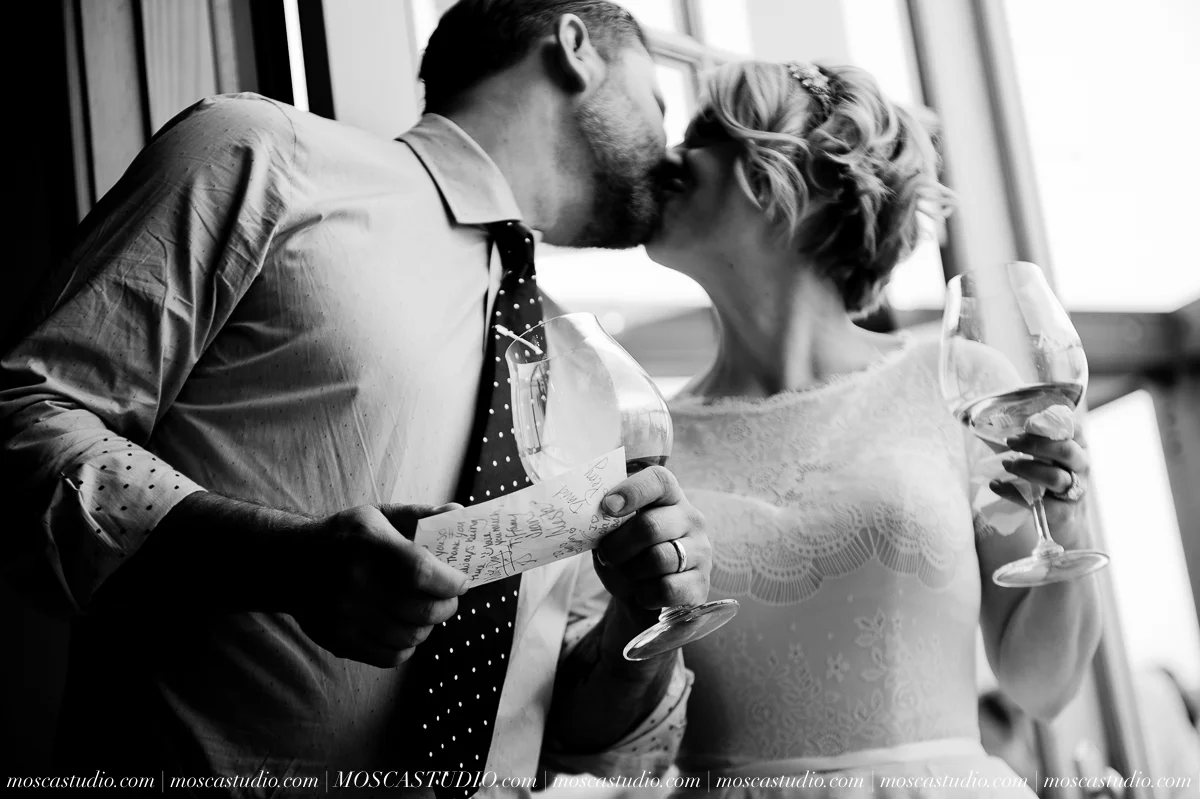00351-MoscaStudio-Red-Ridge-Farms-Oregon-Wedding-Photography-20150822-SOCIALMEDIA.jpg