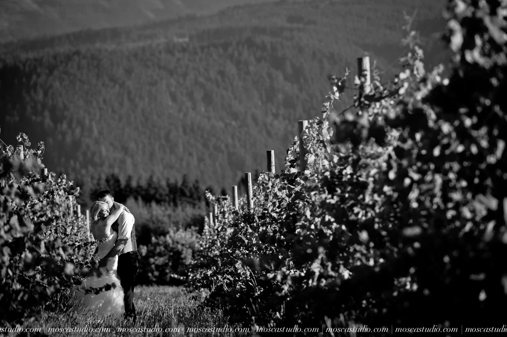 0156-moscastudio-gorge-crest-vineyard-wedding-photography-abraham-rebecca-81714.jpg