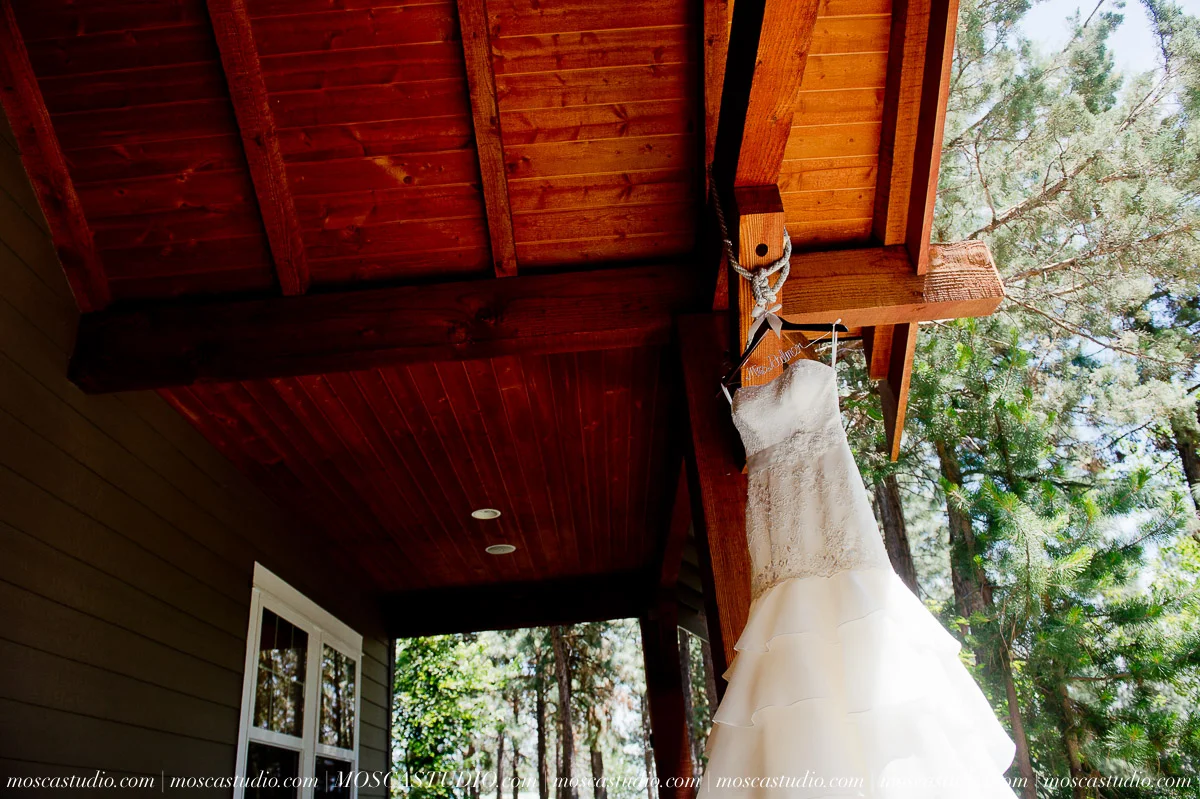 0018-MoscaStudio-Smith-Rock-State-Park-Bend-Wedding-20150620-SOCIALMEDIA.jpg
