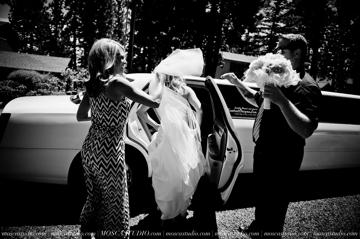 0078-MoscaStudio-Smith-Rock-State-Park-Bend-Wedding-20150620-SOCIALMEDIA.jpg