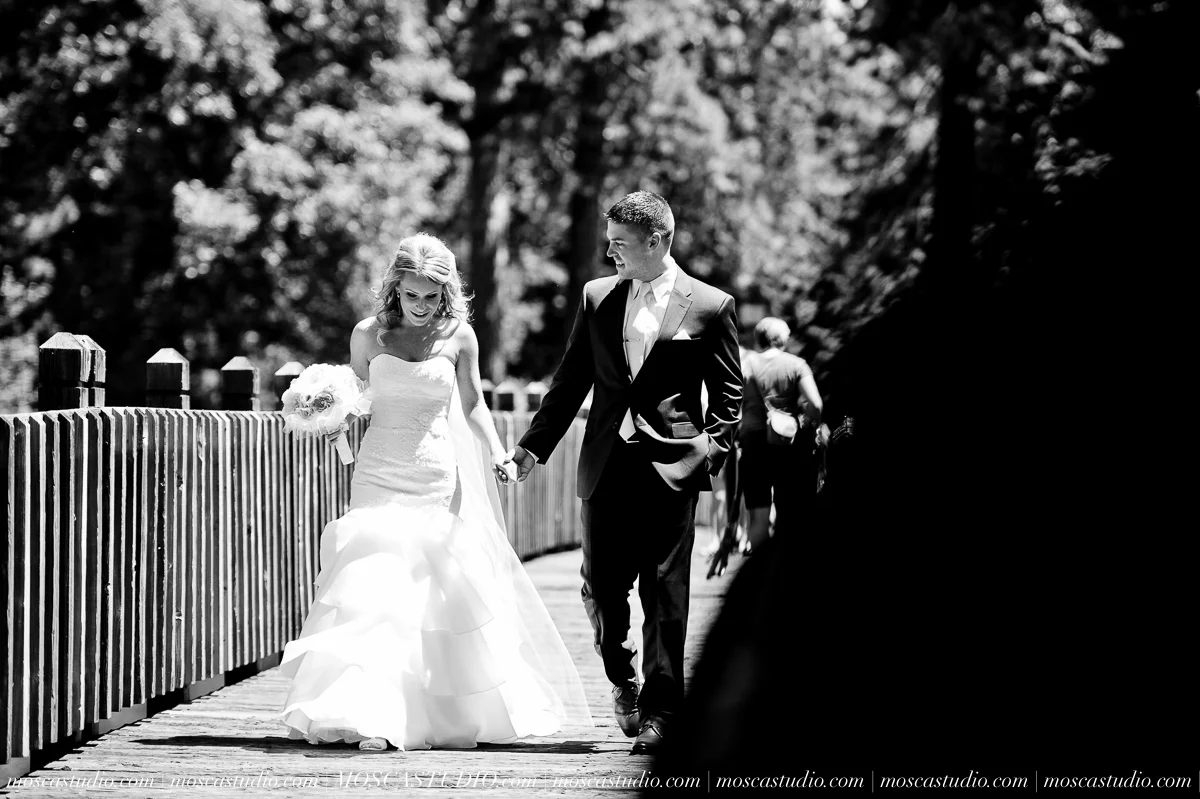 0118-MoscaStudio-Smith-Rock-State-Park-Bend-Wedding-20150620-SOCIALMEDIA.jpg