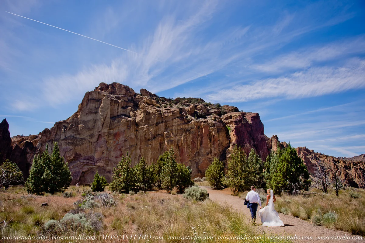 0139-MoscaStudio-Smith-Rock-State-Park-Bend-Wedding-20150620-SOCIALMEDIA.jpg