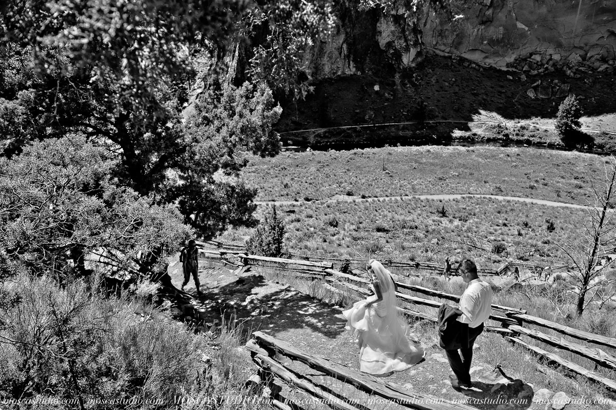 0163-MoscaStudio-Smith-Rock-State-Park-Bend-Wedding-20150620-SOCIALMEDIA.jpg