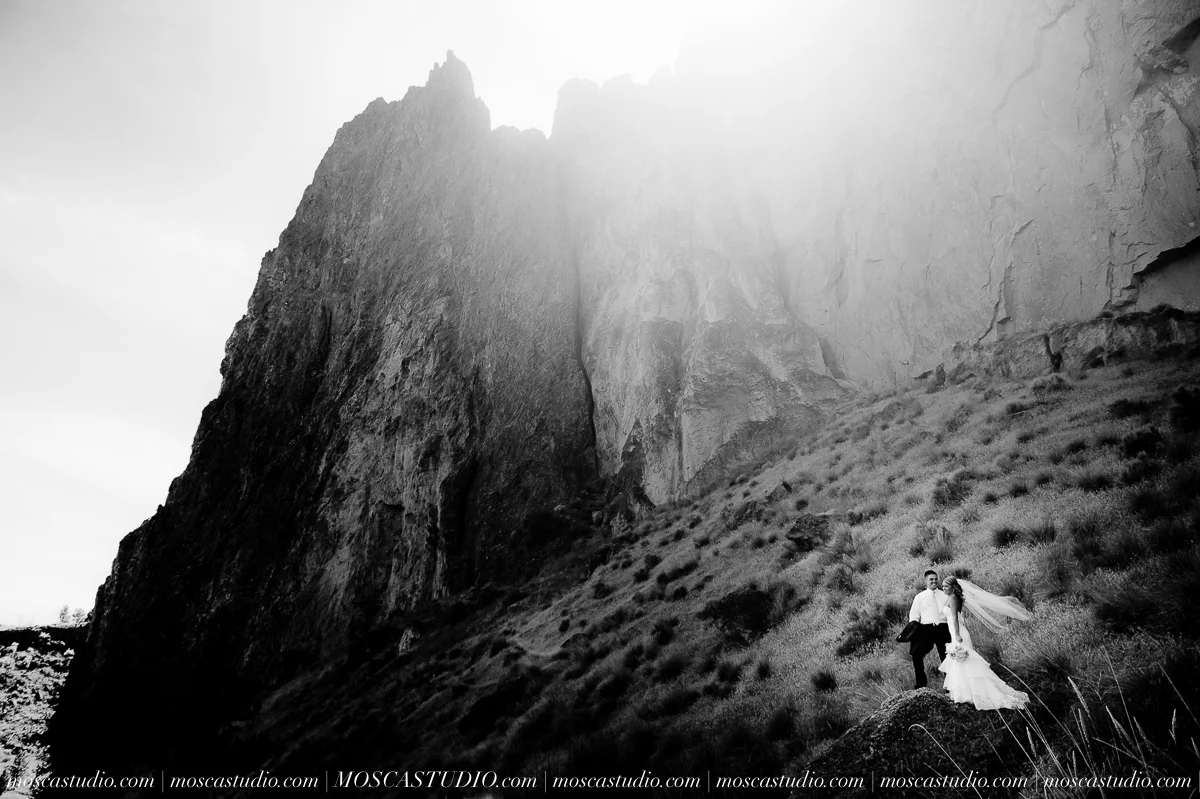 0194-MoscaStudio-Smith-Rock-State-Park-Bend-Wedding-20150620-SOCIALMEDIA.jpg