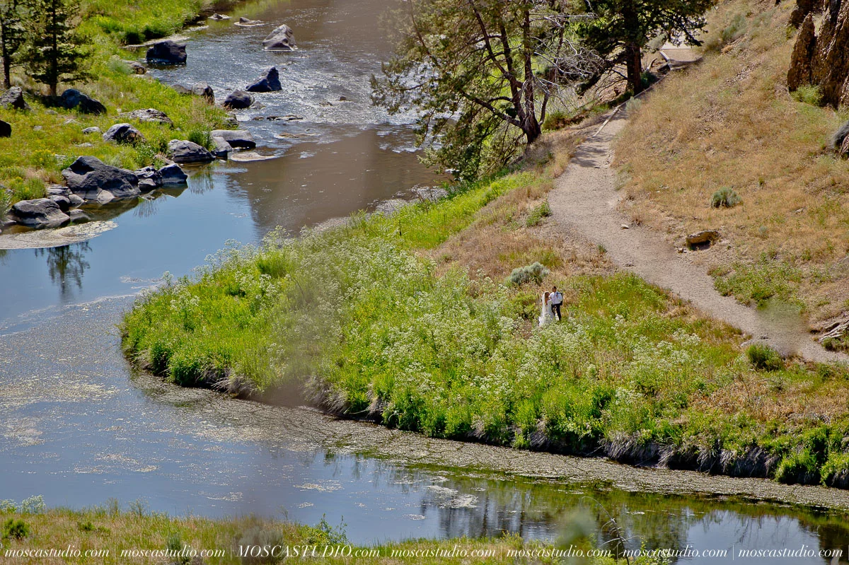 0208-MoscaStudio-Smith-Rock-State-Park-Bend-Wedding-20150620-SOCIALMEDIA.jpg