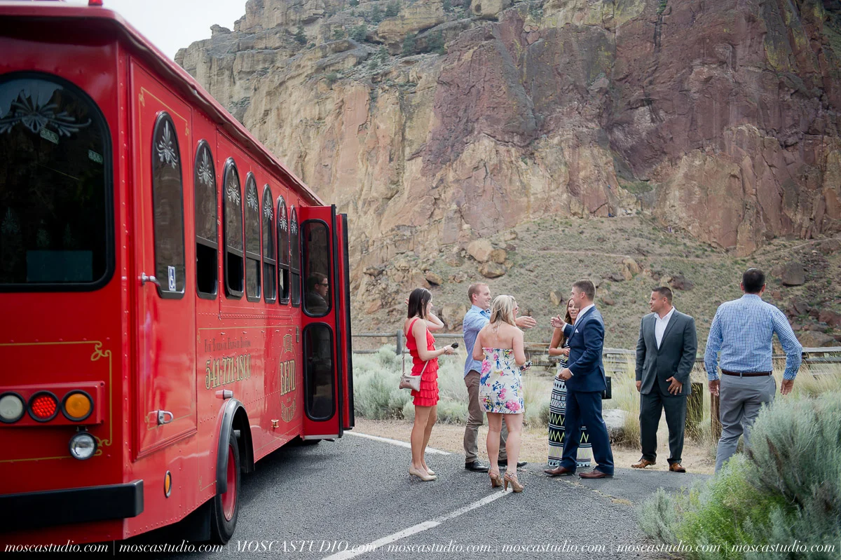0320-MoscaStudio-Smith-Rock-State-Park-Bend-Wedding-20150620-SOCIALMEDIA.jpg