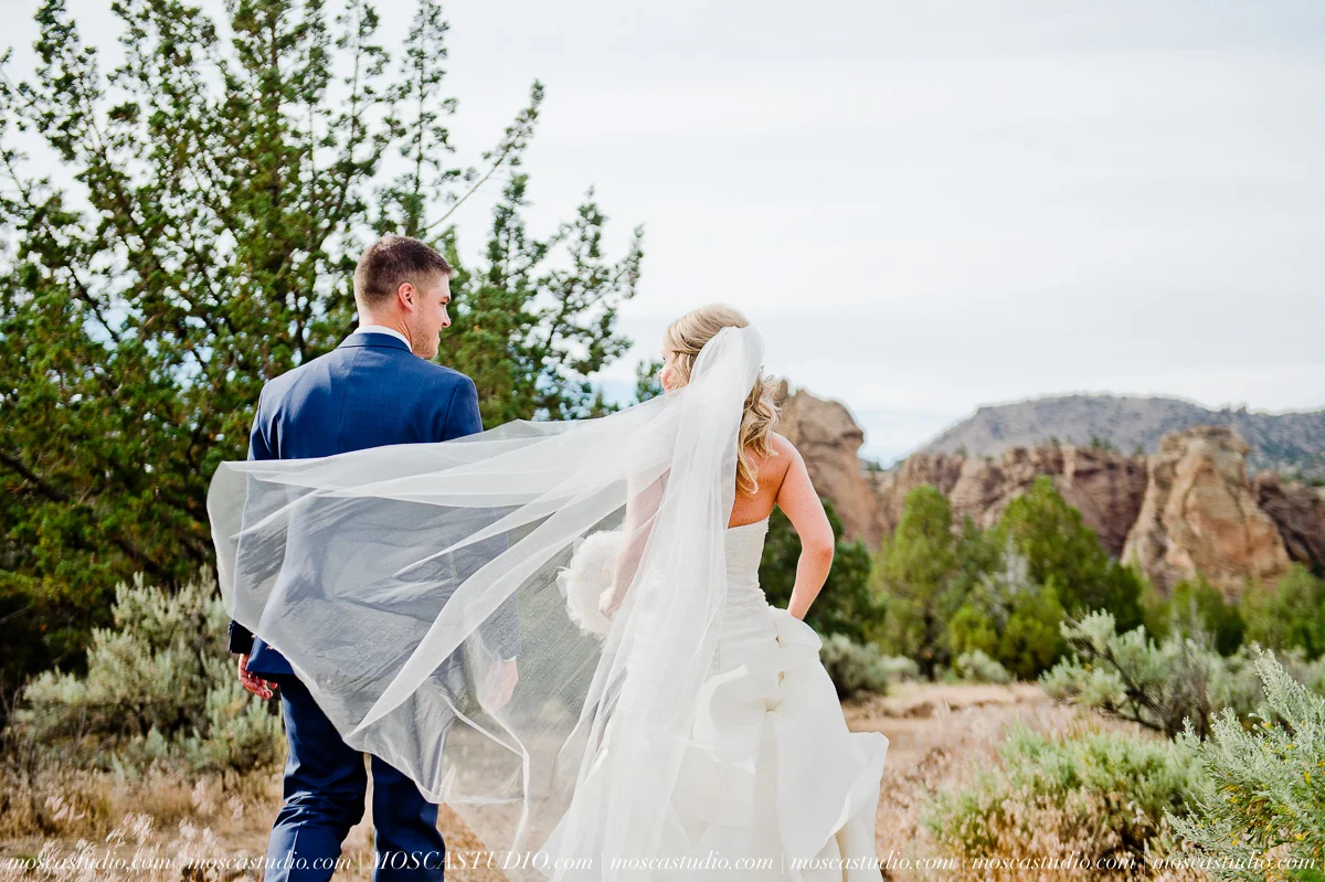0511-MoscaStudio-Smith-Rock-State-Park-Bend-Wedding-20150620-SOCIALMEDIA.jpg