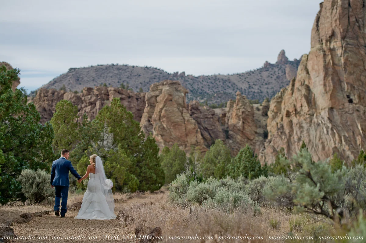 0525-MoscaStudio-Smith-Rock-State-Park-Bend-Wedding-20150620-SOCIALMEDIA.jpg