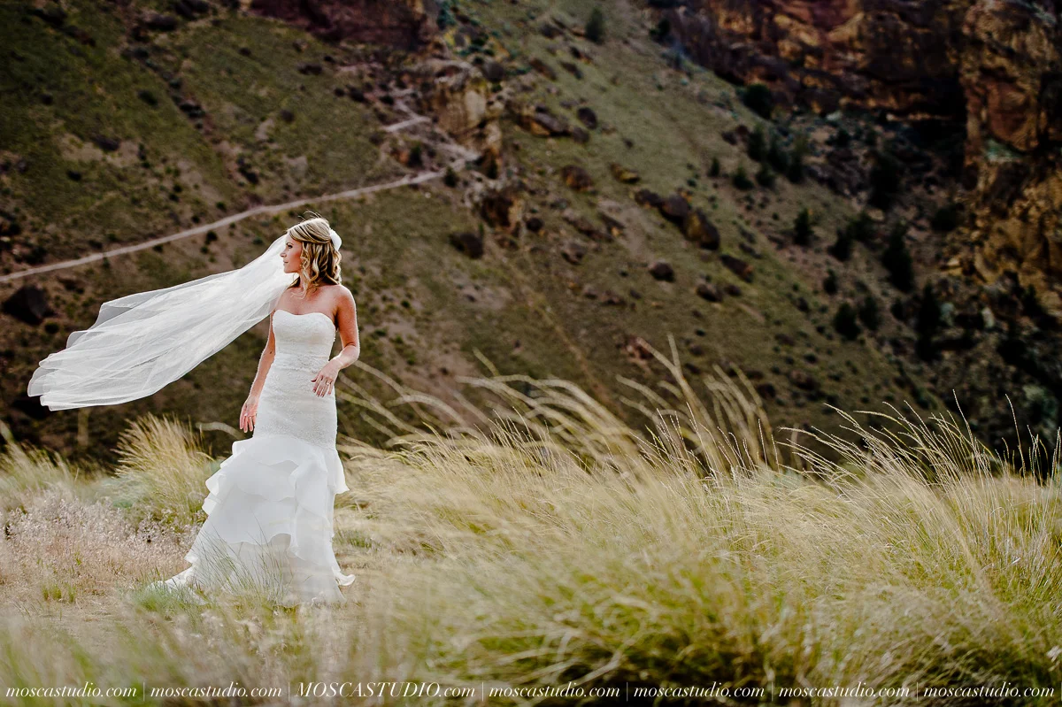 0552-MoscaStudio-Smith-Rock-State-Park-Bend-Wedding-20150620-SOCIALMEDIA.jpg