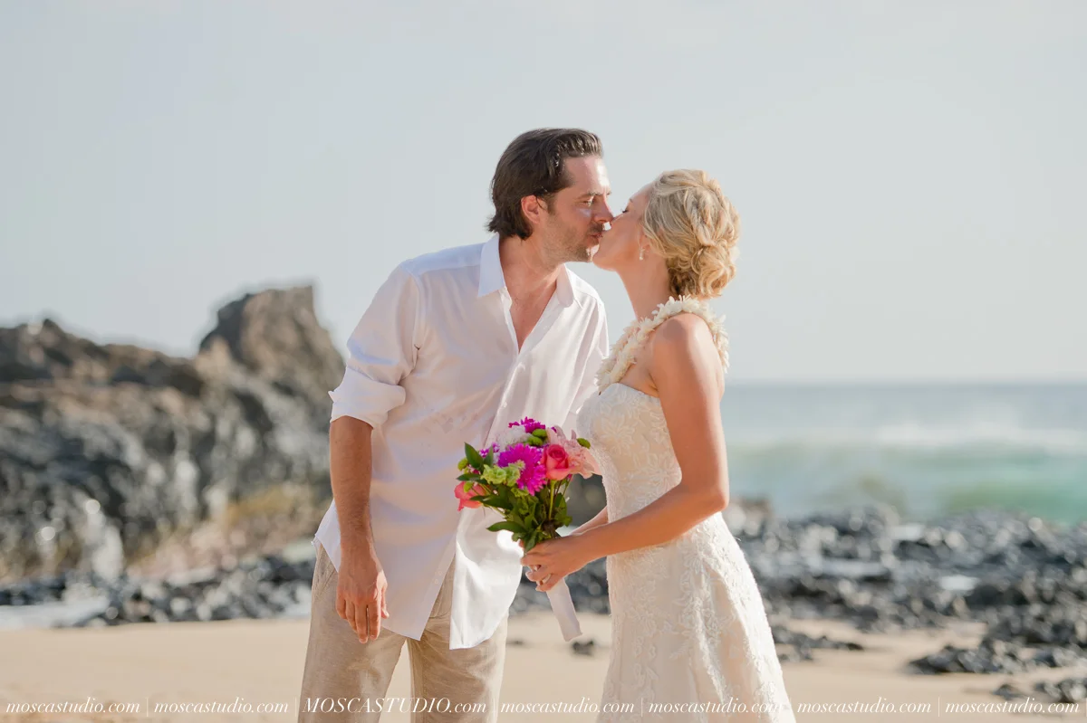 00167-MoscaStudio-AprilRyan-Maui-Hawaii-Wedding-Photography-20151009-SOCIALMEDIA.jpg