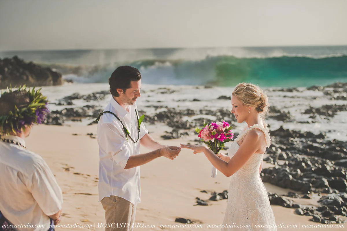 00263-MoscaStudio-AprilRyan-Maui-Hawaii-Wedding-Photography-20151009-SOCIALMEDIA.jpg