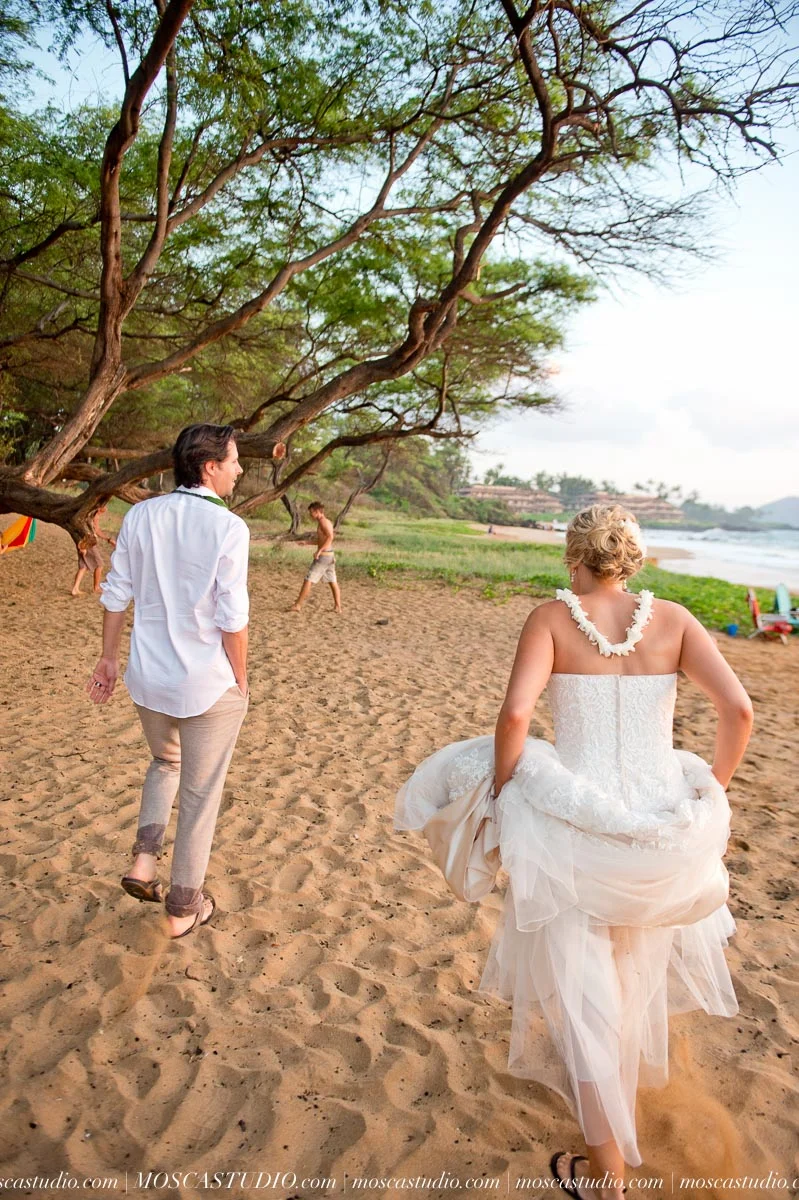 00561-MoscaStudio-AprilRyan-Maui-Hawaii-Wedding-Photography-20151009-SOCIALMEDIA.jpg