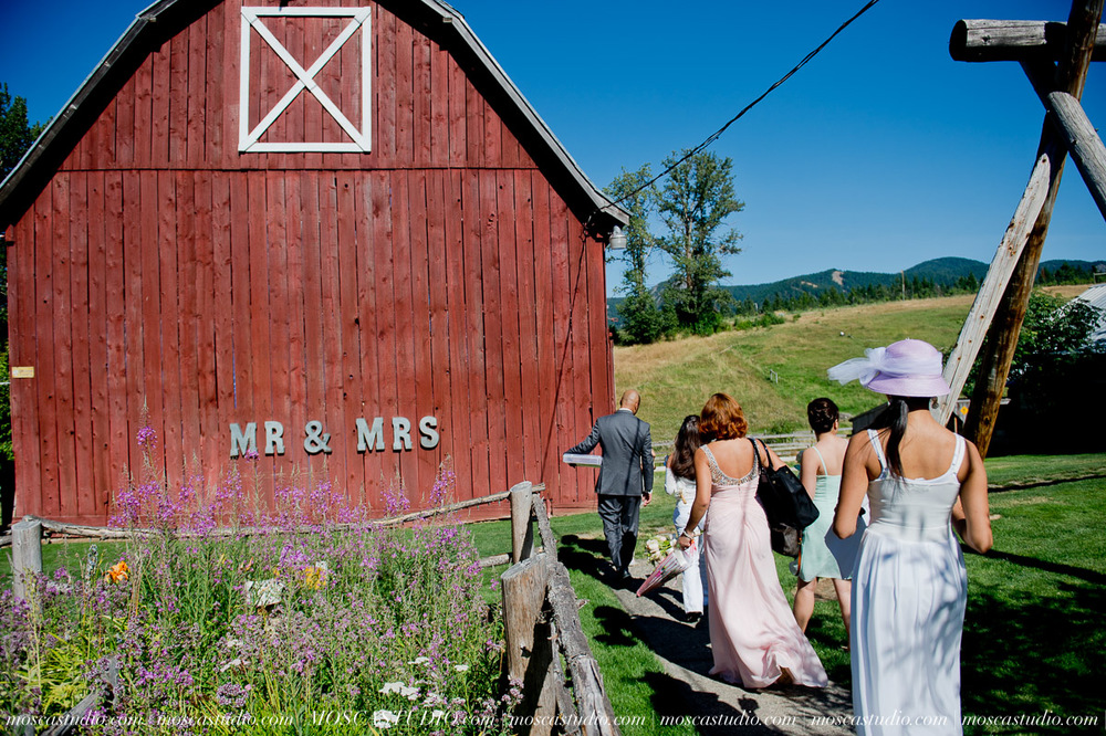 1213-MoscaStudio-Mt-Hood-Bed-and-Breakfast-Wedding-Photography-20150718-SOCIALMEDIA.jpg