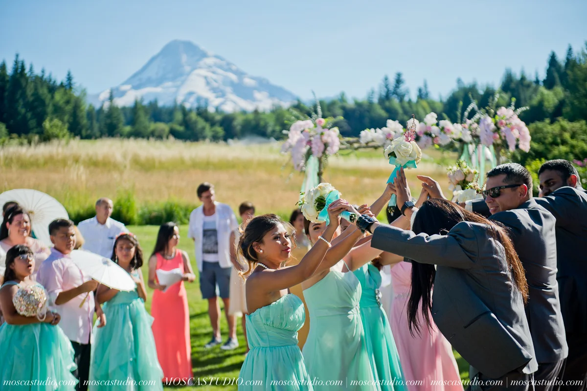 1341-MoscaStudio-Mt-Hood-Bed-and-Breakfast-Wedding-Photography-20150718-SOCIALMEDIA.jpg