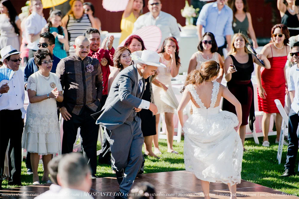 1365-MoscaStudio-Mt-Hood-Bed-and-Breakfast-Wedding-Photography-20150718-SOCIALMEDIA.jpg