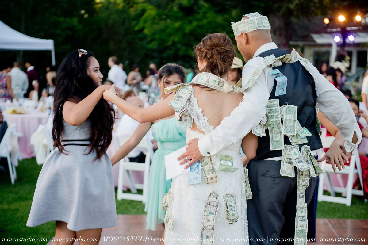1828-MoscaStudio-Mt-Hood-Bed-and-Breakfast-Wedding-Photography-20150718-SOCIALMEDIA.jpg
