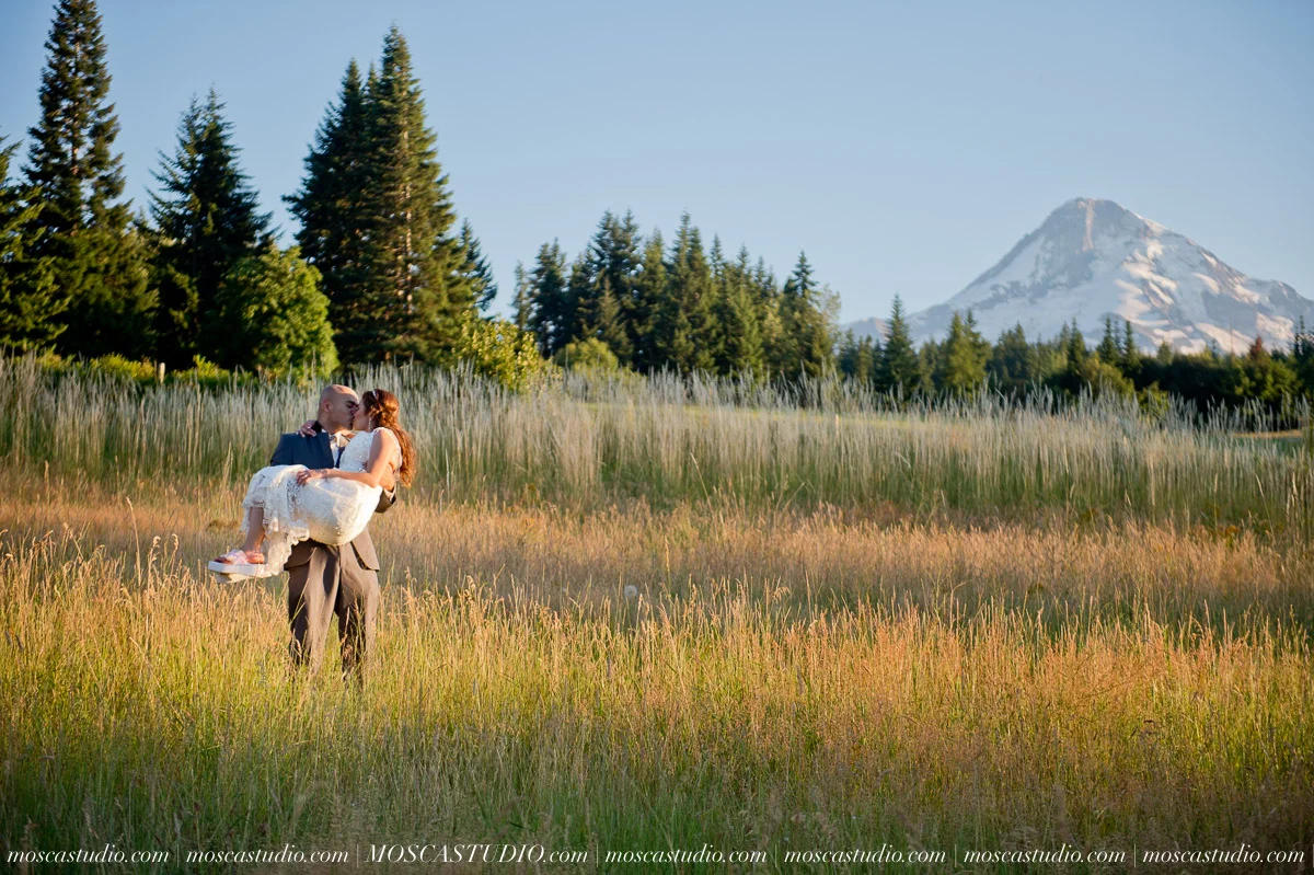1850-MoscaStudio-Mt-Hood-Bed-and-Breakfast-Wedding-Photography-20150718-SOCIALMEDIA.jpg