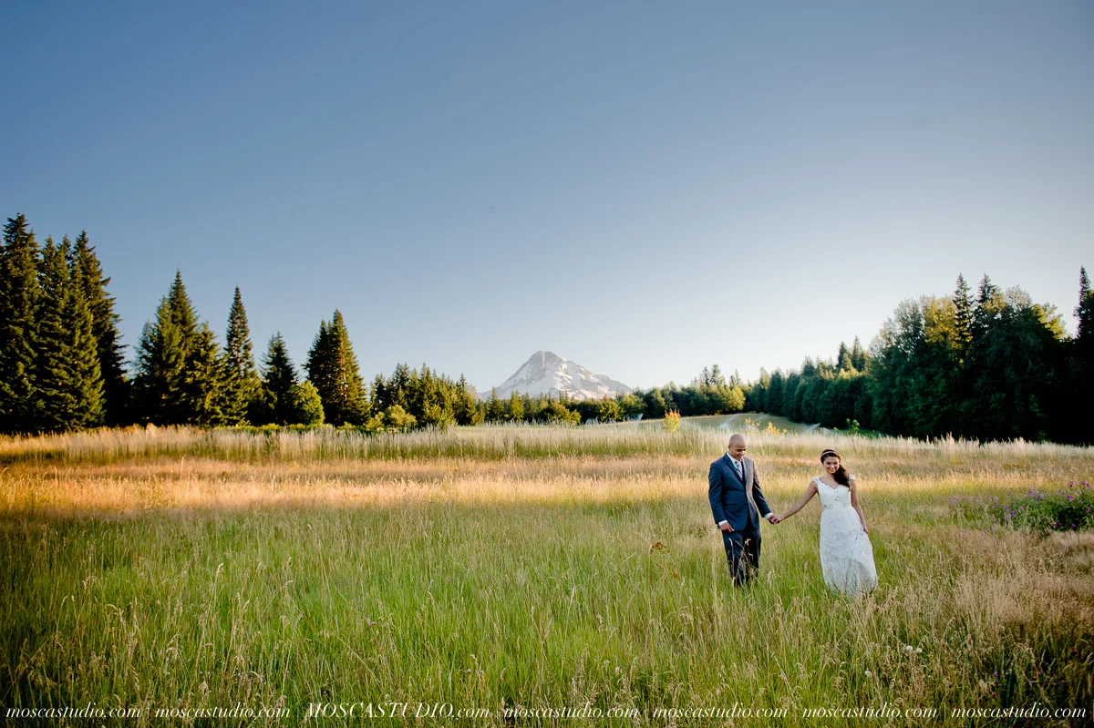 1881-MoscaStudio-Mt-Hood-Bed-and-Breakfast-Wedding-Photography-20150718-SOCIALMEDIA.jpg