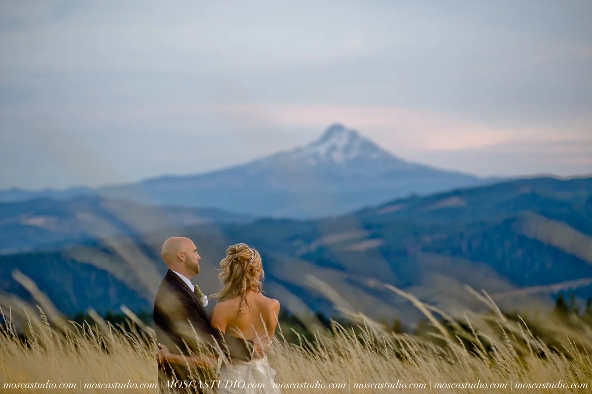 8392-MoscaStudio-Gorge-Crest-Vineyard-Wedding-Photography-20150801-SOCIALMEDIA.jpg