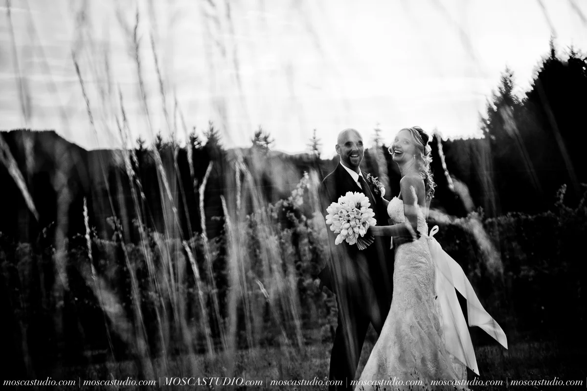 8393-MoscaStudio-Gorge-Crest-Vineyard-Wedding-Photography-20150801-SOCIALMEDIA.jpg