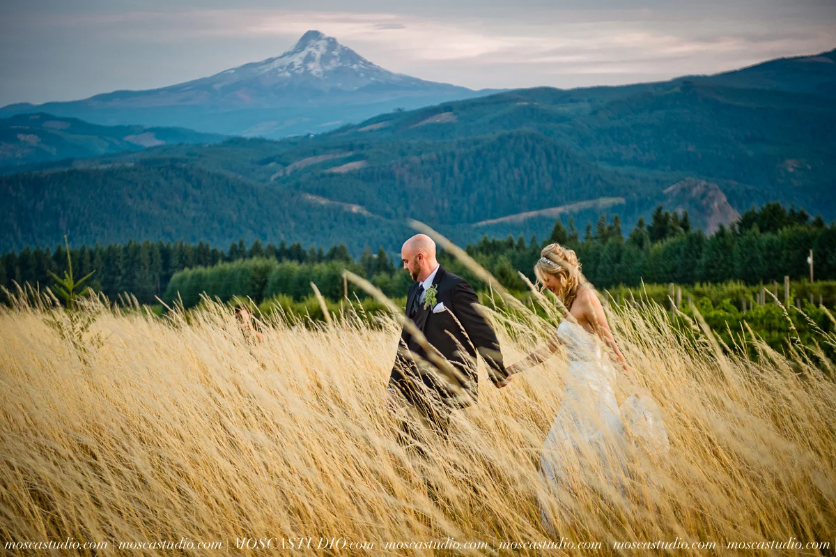 8395-MoscaStudio-Gorge-Crest-Vineyard-Wedding-Photography-20150801-SOCIALMEDIA.jpg