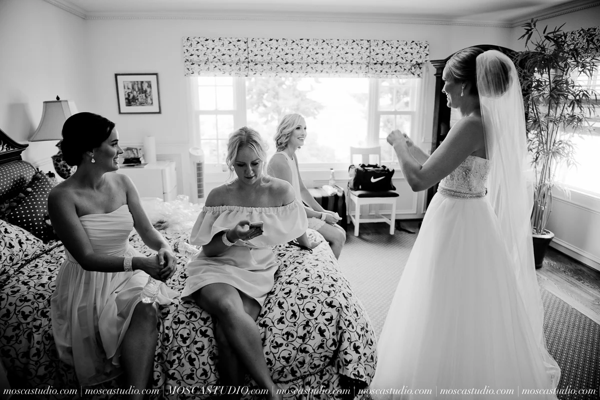 0010-MoscaStudio-Portland-Wedding-Photography-20150808-SOCIALMEDIA.jpg