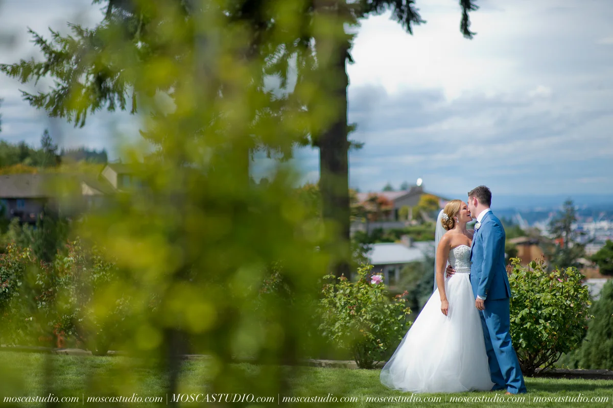 0024-MoscaStudio-Portland-Wedding-Photography-20150808-SOCIALMEDIA.jpg