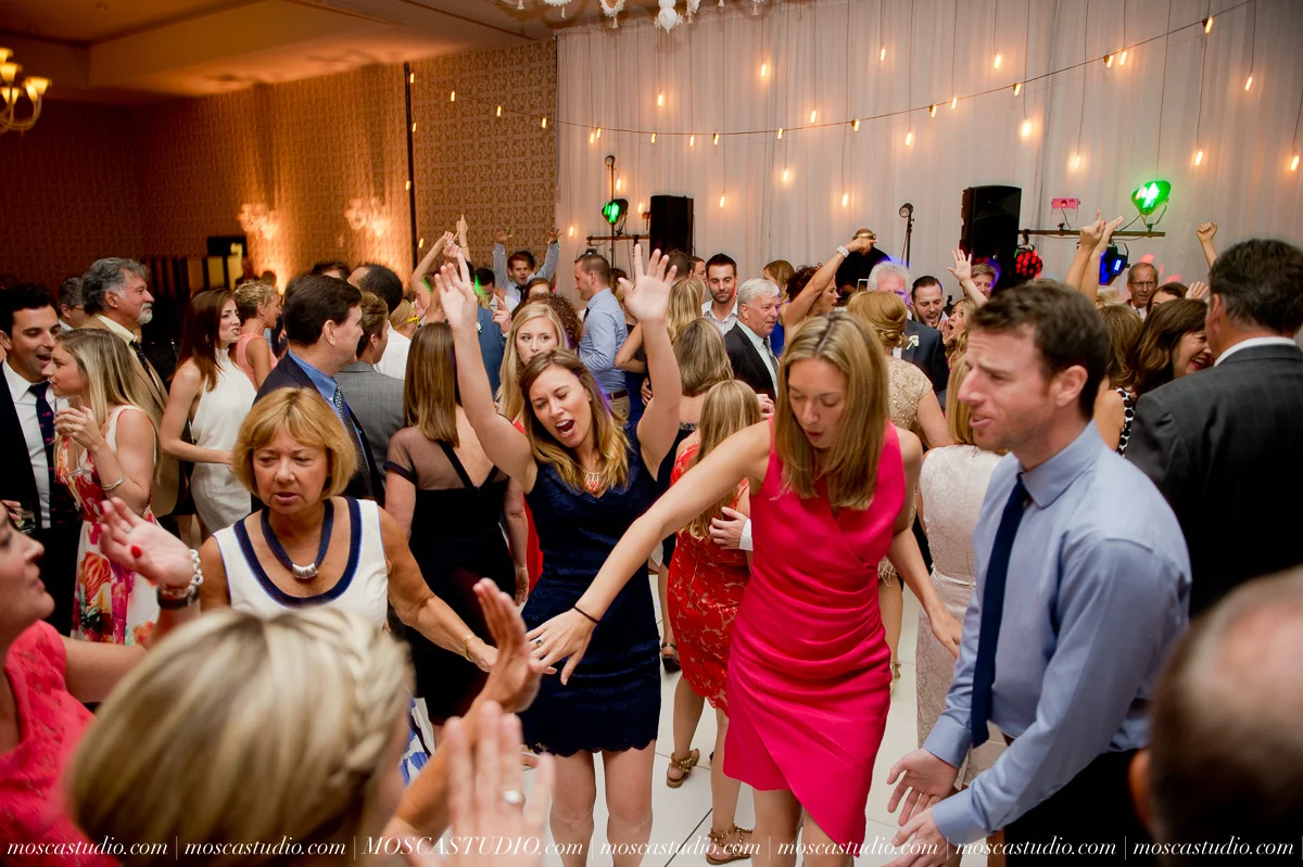 0170-MoscaStudio-Portland-Wedding-Photography-20150808-SOCIALMEDIA.jpg