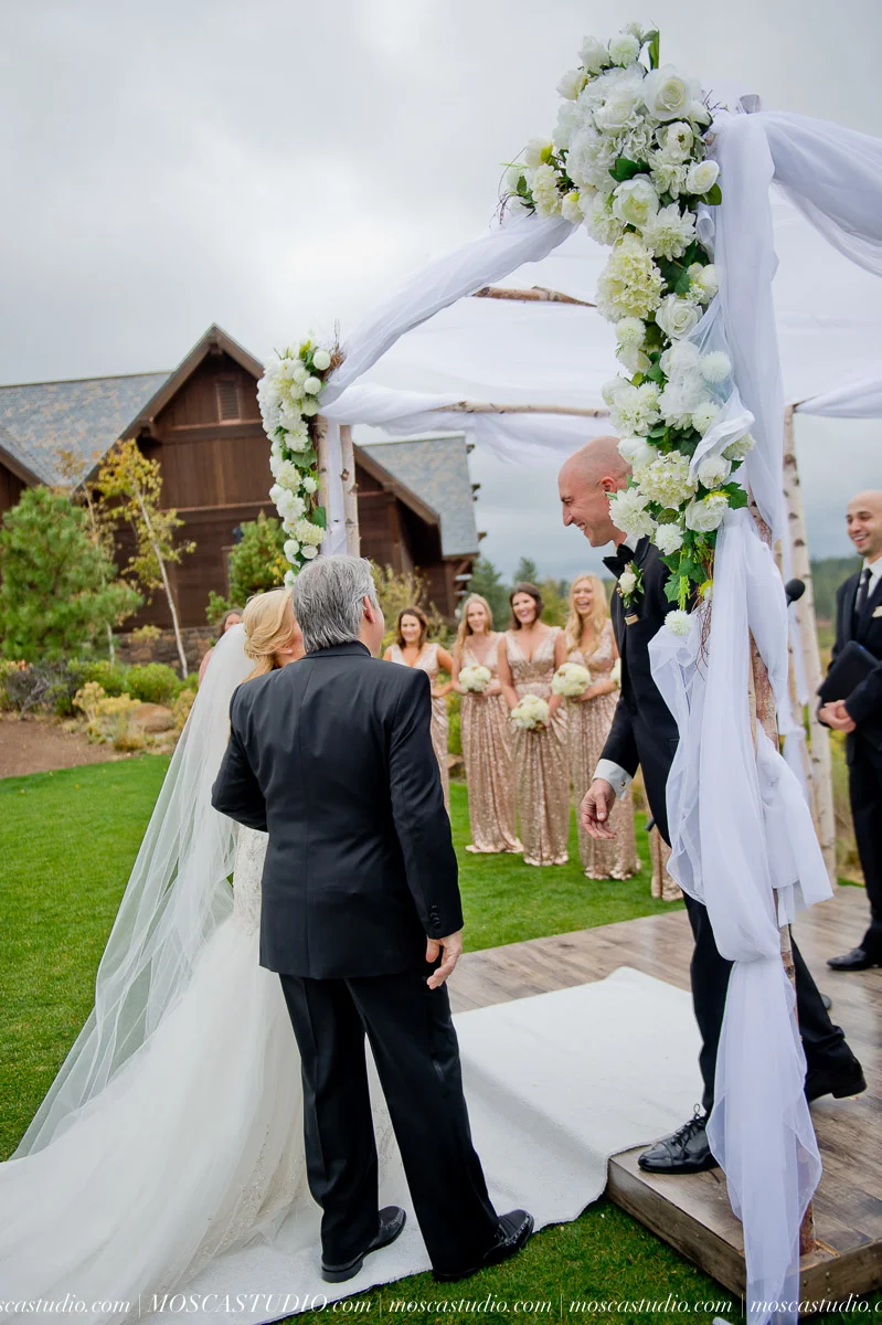00953-moscastudio-tethrow-lodge-bend-oregon-wedding-20151003-SOCIALMEDIA.jpg