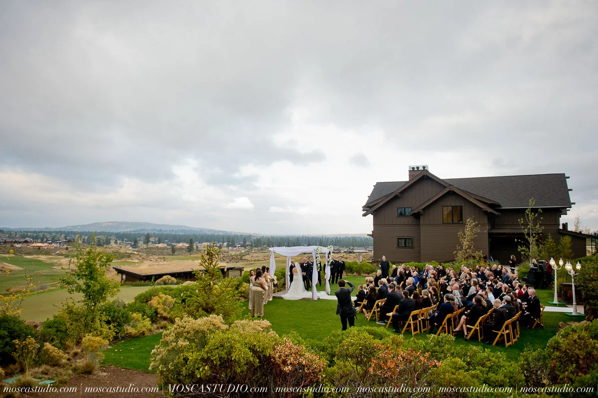 01005-moscastudio-tethrow-lodge-bend-oregon-wedding-20151003-SOCIALMEDIA.jpg