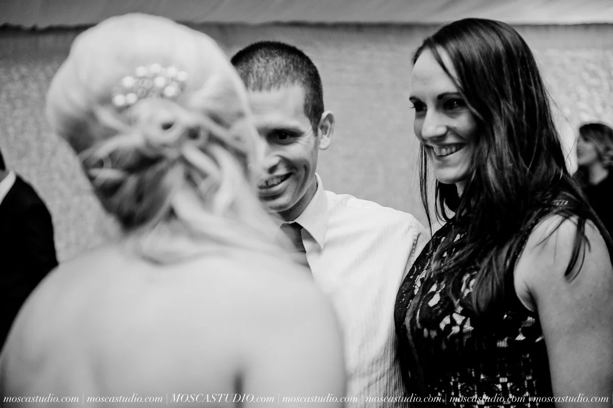 01670-moscastudio-tethrow-lodge-bend-oregon-wedding-20151003-SOCIALMEDIA.jpg
