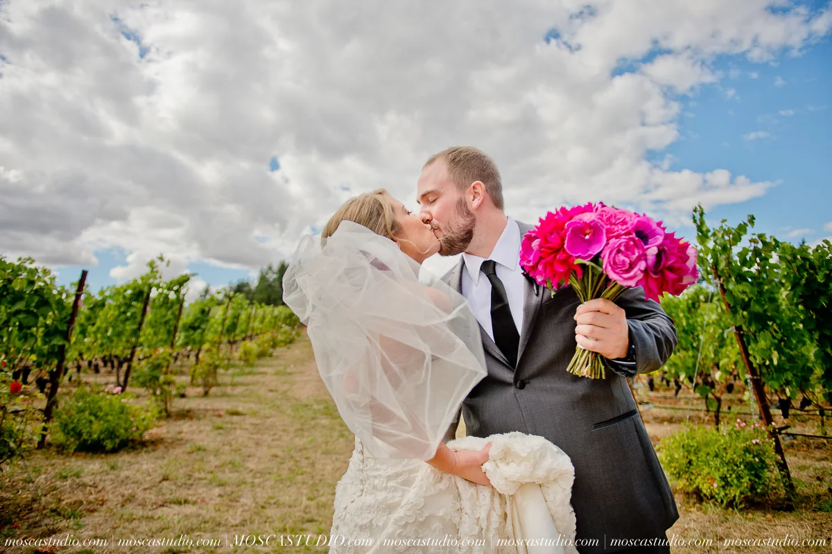 00439-MoscaStudio-AnnaSchuyler-Zenith-Vineyard-Wedding-Photography-20150919-SOCIALMEDIA.jpg