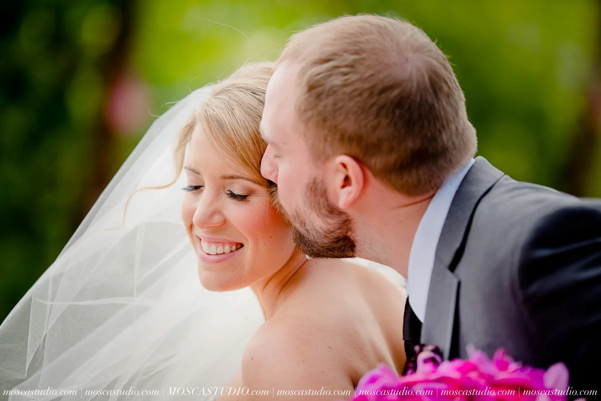 00447-MoscaStudio-AnnaSchuyler-Zenith-Vineyard-Wedding-Photography-20150919-SOCIALMEDIA.jpg