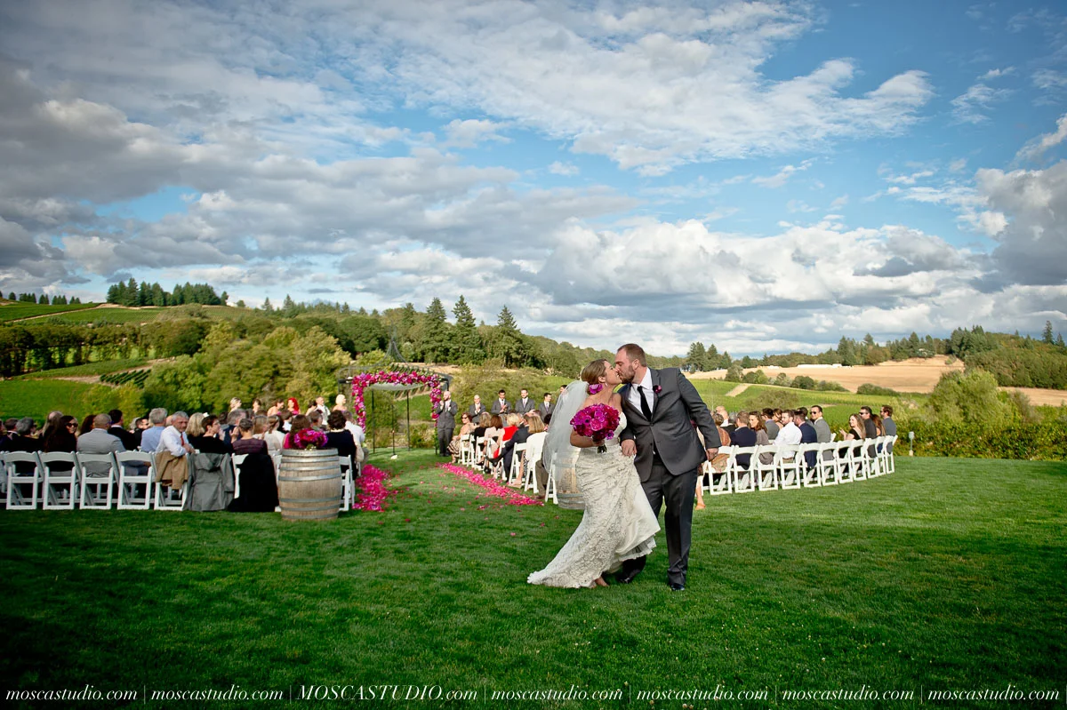 01139-MoscaStudio-AnnaSchuyler-Zenith-Vineyard-Wedding-Photography-20150919-SOCIALMEDIA.jpg