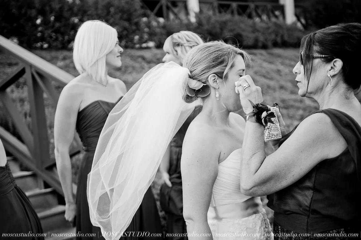 01180-MoscaStudio-AnnaSchuyler-Zenith-Vineyard-Wedding-Photography-20150919-SOCIALMEDIA.jpg