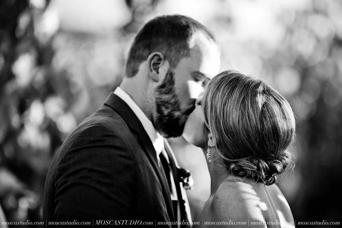 01269-MoscaStudio-AnnaSchuyler-Zenith-Vineyard-Wedding-Photography-20150919-SOCIALMEDIA.jpg