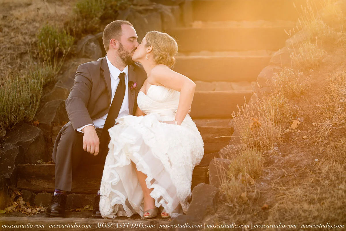 01331-MoscaStudio-AnnaSchuyler-Zenith-Vineyard-Wedding-Photography-20150919-SOCIALMEDIA.jpg