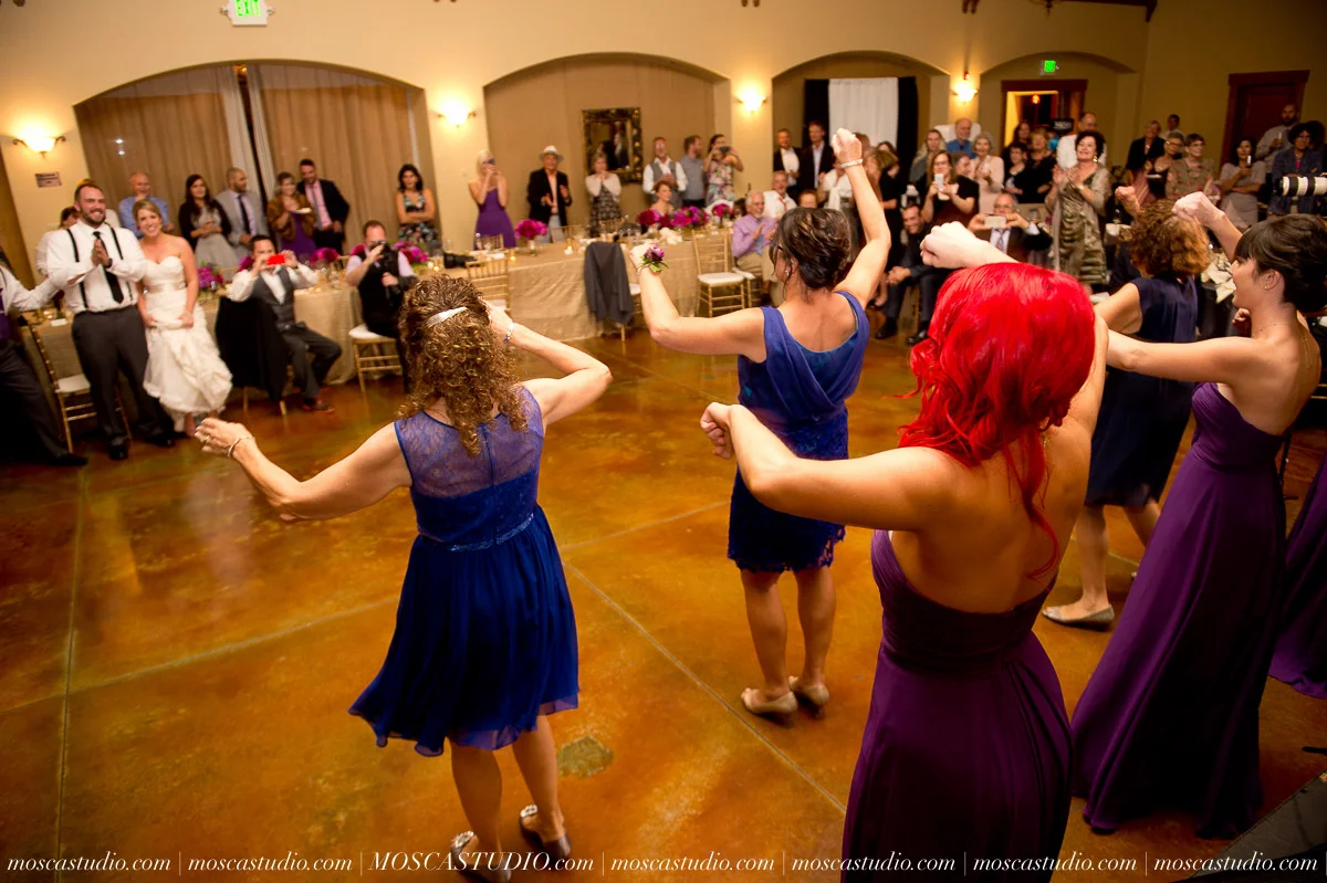 01629-MoscaStudio-AnnaSchuyler-Zenith-Vineyard-Wedding-Photography-20150919-SOCIALMEDIA.jpg