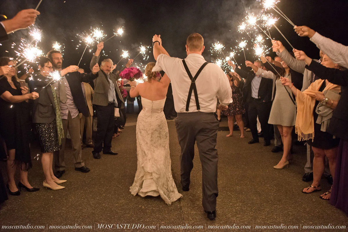 01848-MoscaStudio-AnnaSchuyler-Zenith-Vineyard-Wedding-Photography-20150919-SOCIALMEDIA.jpg