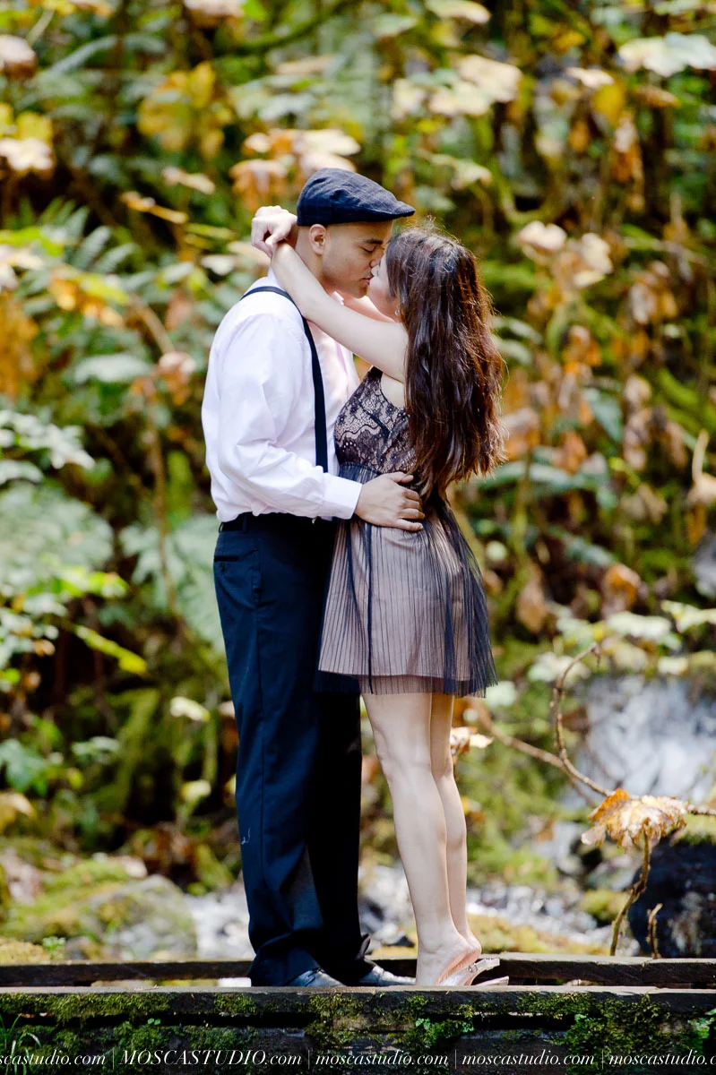 00056-MoscaStudio-Mt-Hood-Bed-Breakfast-Wedding-Photography-Alfrista-20150718-SOCIALMEDIA.jpg