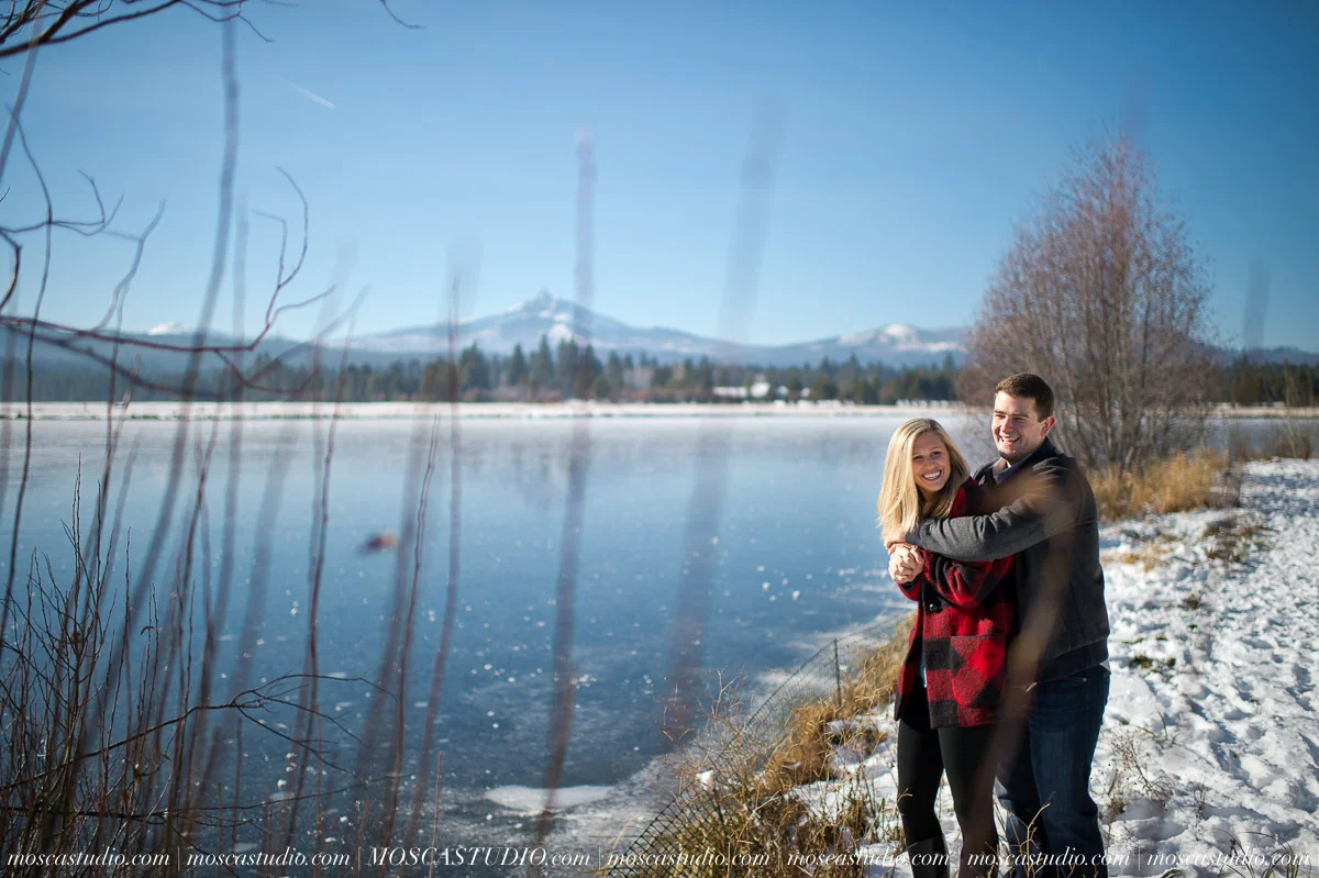 00002-MoscaStudio-black-butte-ranch-winter-engagement-session-20151008-SOCIALMEDIA.jpg