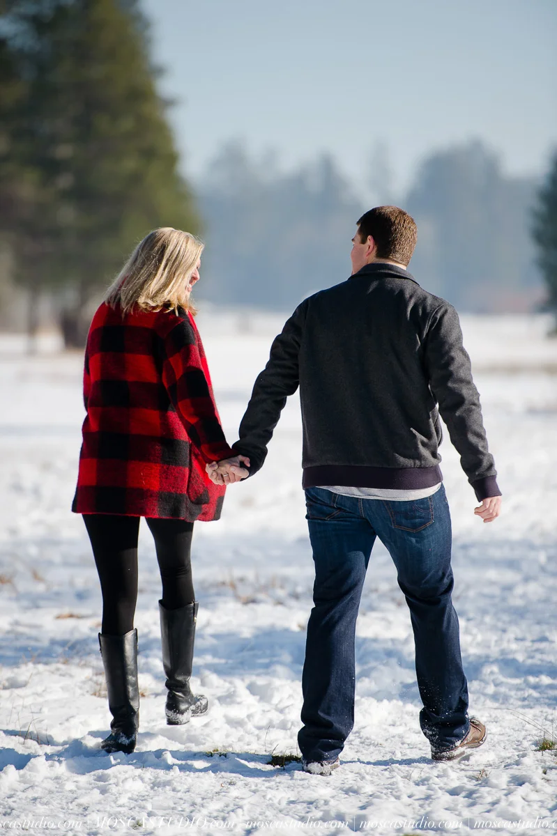 00031-MoscaStudio-black-butte-ranch-winter-engagement-session-20151008-SOCIALMEDIA.jpg